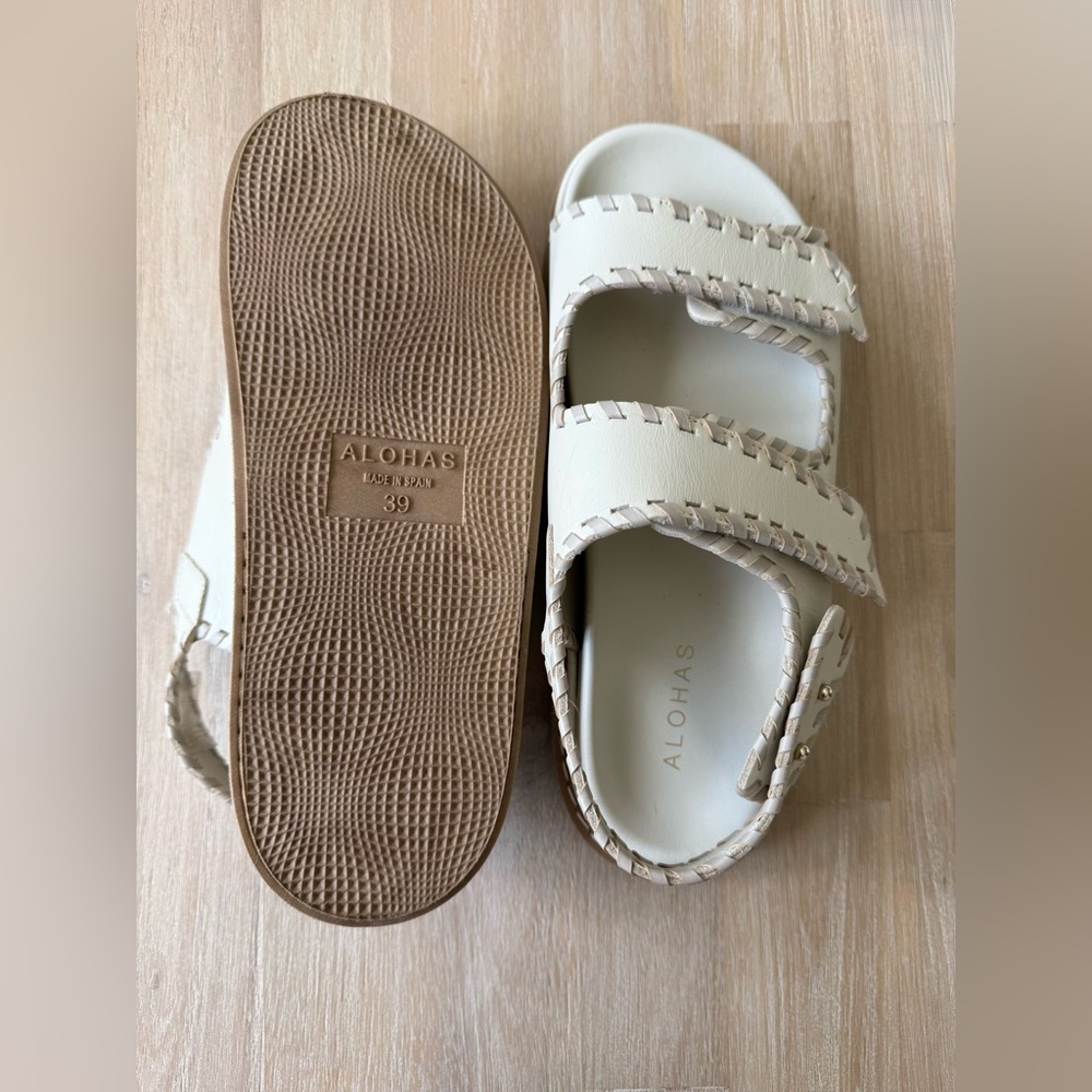 Barrel Alohas Sandals in Stone